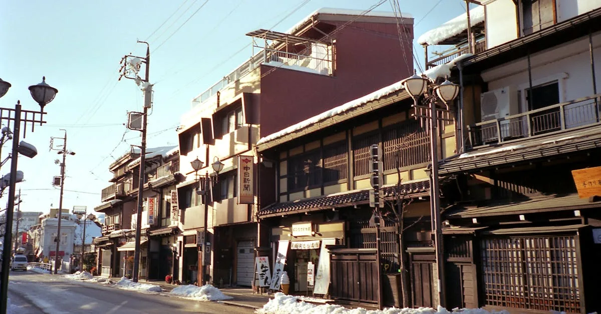 découvrez l'architecture fascinante des maisons japonaises, alliant tradition et modernité. explorez les éléments caractéristiques, les matériaux naturels et les espaces zen qui font de ces habitations un véritable art de vivre. plongez dans l'univers des maisons japonaises et inspirez-vous pour votre propre intérieur.