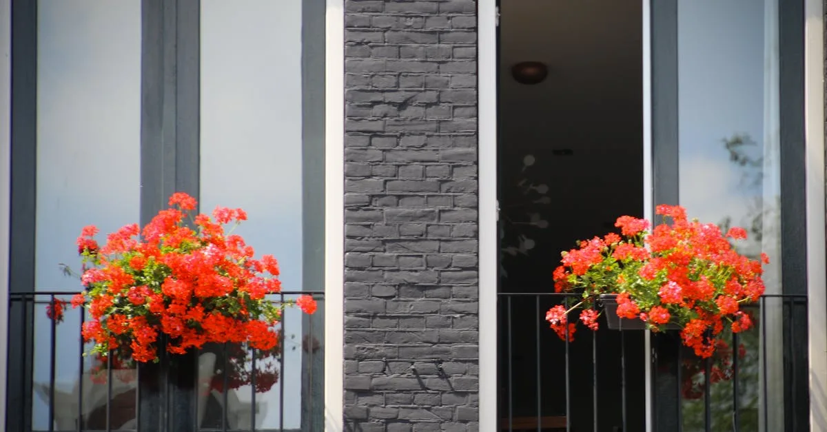 découvrez nos conseils pratiques pour réussir votre jardinage sur balcon : astuces pour choisir les bonnes plantes, optimiser l'espace et créer un coin de verdure luxuriant en ville.