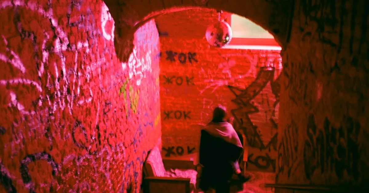 peinture spécialement conçue pour murs humides, offrant une protection durable contre l'humidité et les infiltrations.