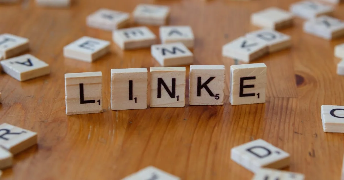 critiques des mesures anti-sociales de macron : analyse des décisions et réactions face aux réformes controversées.