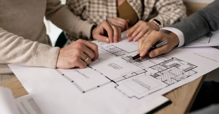 conseiller immobilier expert pour vous guider dans l'achat, la vente et la gestion de biens immobiliers, offrant des conseils personnalisés et un accompagnement professionnel.