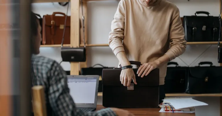 découvrez les critères essentiels pour choisir le sac idéal selon vos besoins, style et utilisation quotidienne.