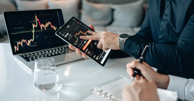 découvrez les meilleures stratégies de marketing digital pour booster votre visibilité en ligne, attirer plus de clients et augmenter votre chiffre d'affaires grâce aux outils numériques.