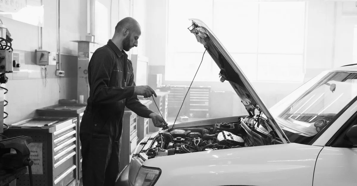 découvrez nos conseils essentiels pour l'entretien de votre véhicule et choisissez la meilleure assurance auto adaptée à vos besoins.