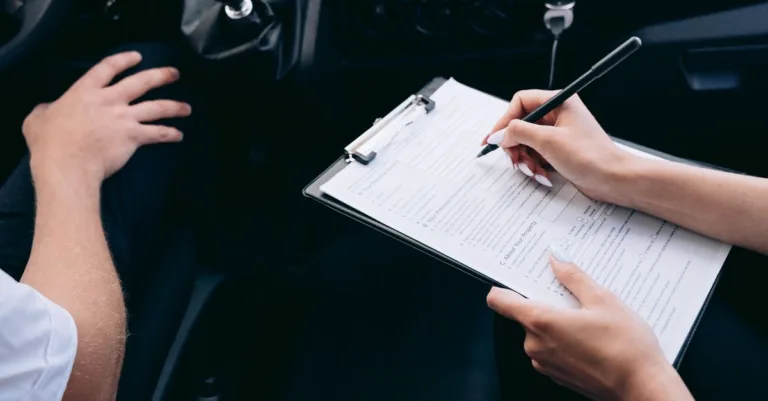 conseils complets pour l'entretien de votre véhicule et les assurances indispensables pour une protection optimale.