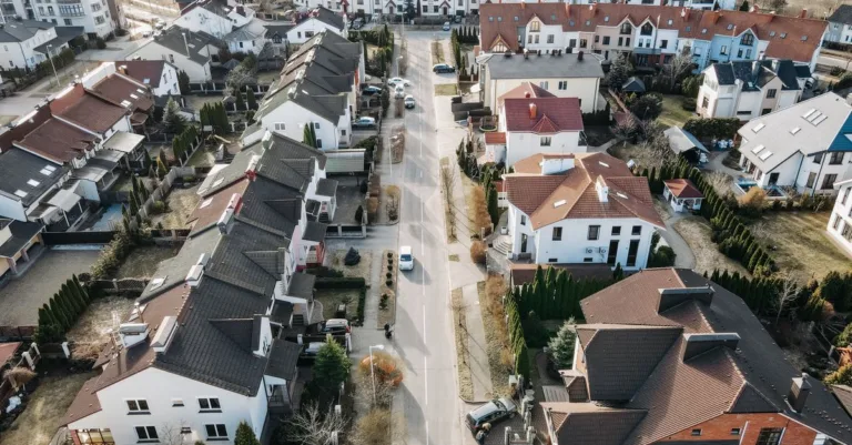 découvrez une sélection variée de maisons adaptées à tous les besoins et budgets. trouvez la maison de vos rêves facilement et rapidement.