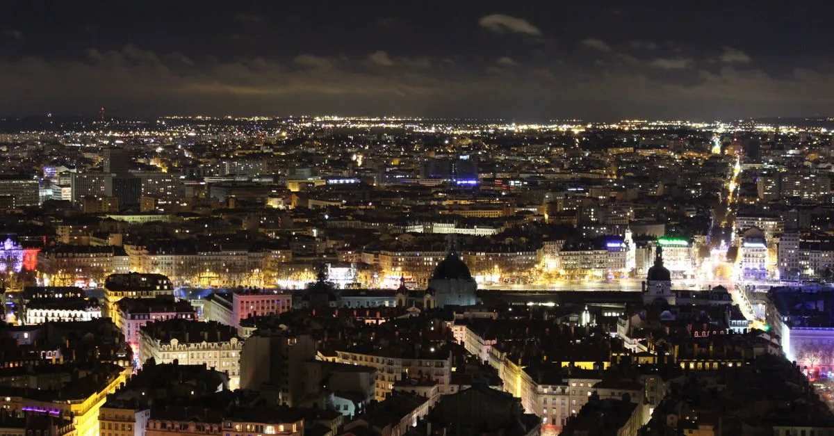 trouvez facilement votre bien immobilier à lyon grâce à notre moteur de recherche performant. découvrez des appartements, maisons et locaux adaptés à vos besoins.
