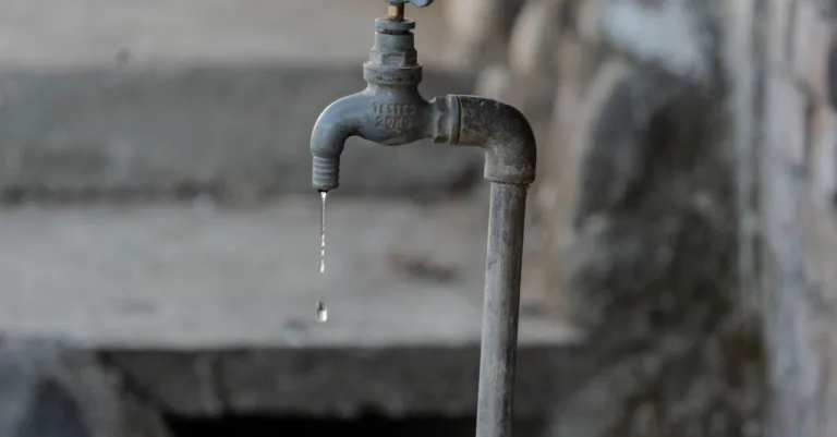 informations importantes sur la coupure d'eau : causes, durée prévue, zones affectées et conseils pour gérer l'interruption d'approvisionnement en eau.