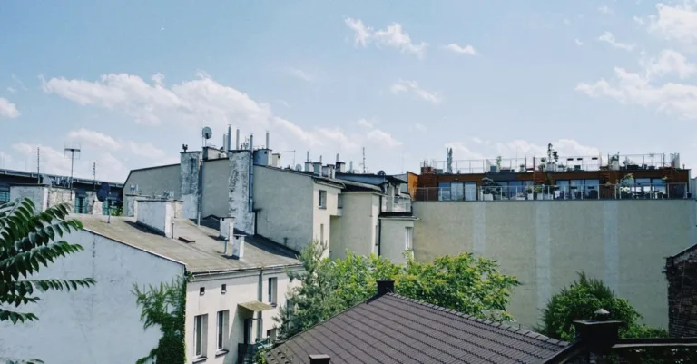 découvrez les meilleures opportunités immobilières avec notre expertise en achat, vente et location de biens immobiliers adaptés à vos besoins.