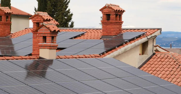 découvrez notre sélection de panneaux solaires efficaces et durables pour réduire votre facture d'énergie et protéger l'environnement.