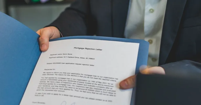 découvrez le rôle de la clause de financement hypothécaire dans un contrat immobilier et comment elle protège l’acheteur si son prêt est refusé.
